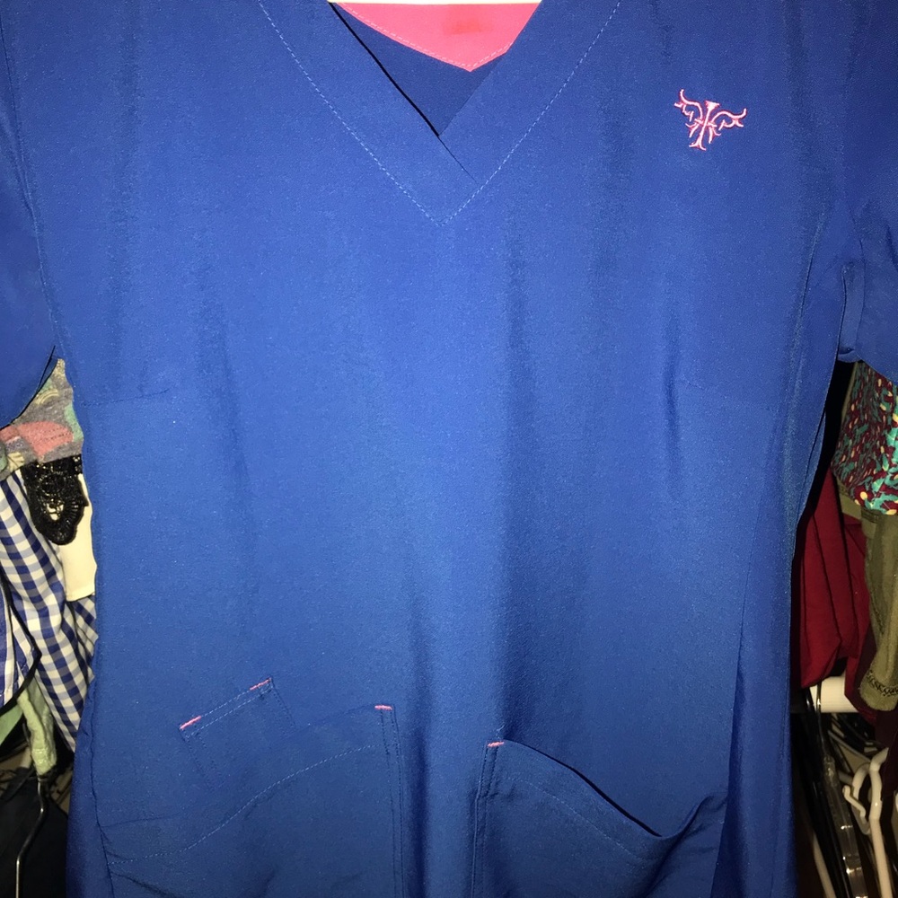 Scrubs med couture.. it’s the top and pants